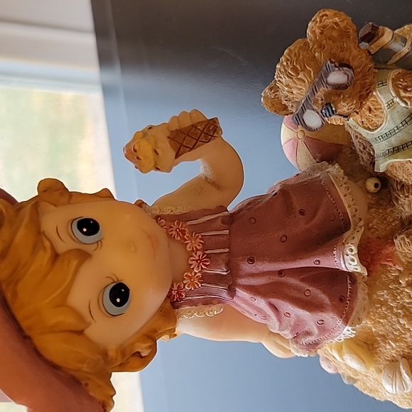 Montefiori little girl on beach Figurine - Picture 2 of 6